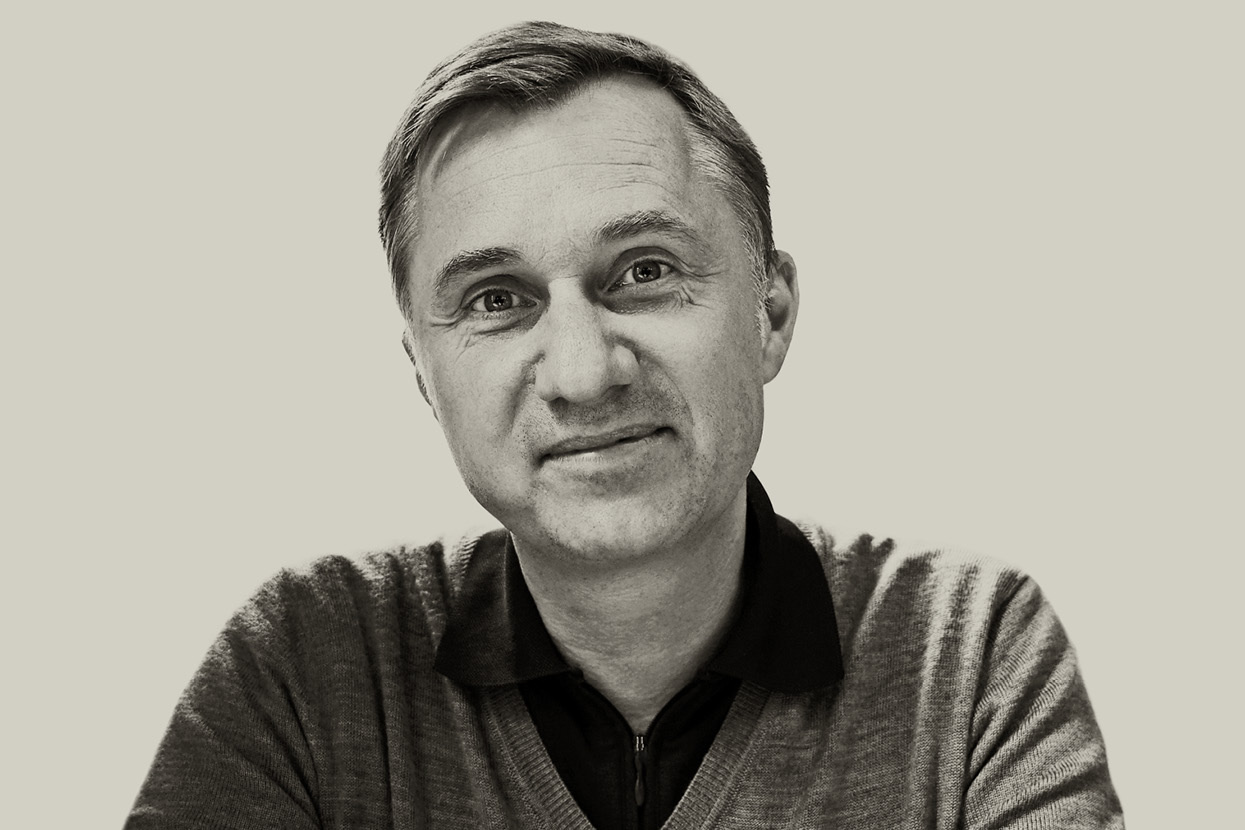 Bureau_HALF1_E_Mittelgrau